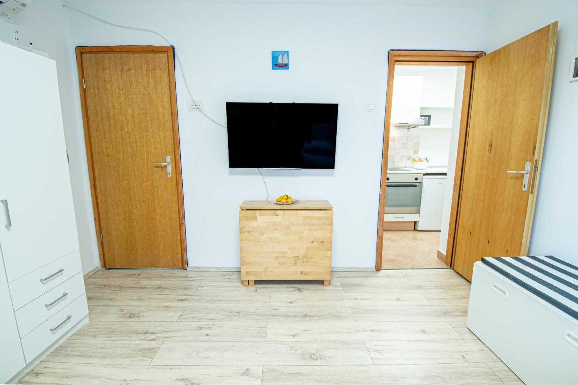Umag Center Apartment Parking By Rentistra エクステリア 写真